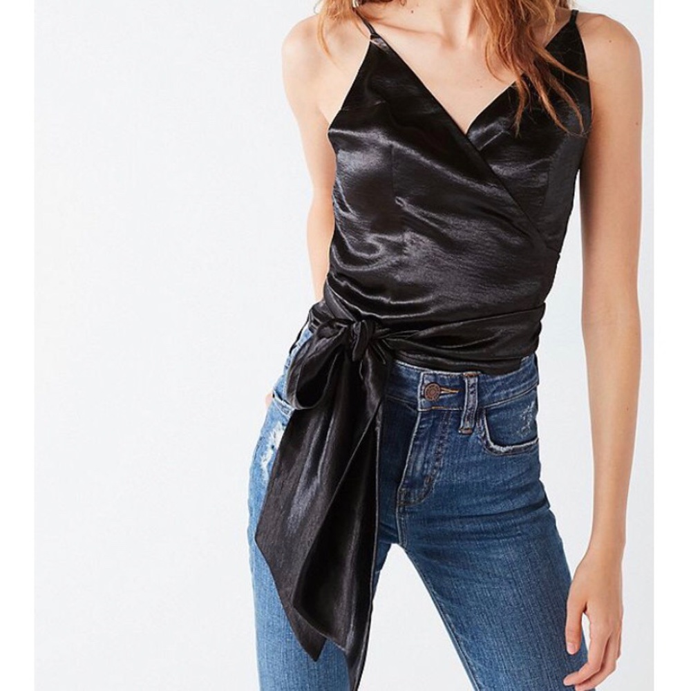 ♠️ UO Super Chic Side Tie Cami